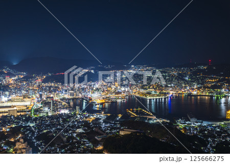 日本三大夜景の稲佐山から望む長崎の夜景 日本三大夜景の稲佐山から望む長崎の夜景 125666275
