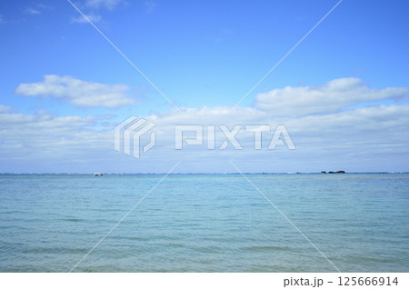 旅先で見た海景色 125666914