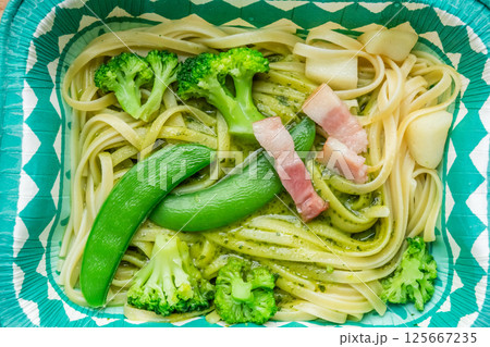 パスタ料理　 pasta outdoors and at campsites 125667235