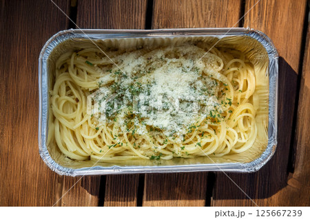 パスタ料理　 pasta outdoors and at campsites 125667239