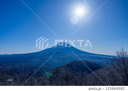 精進湖パノラマ台から見た富士山の絶景 125668982