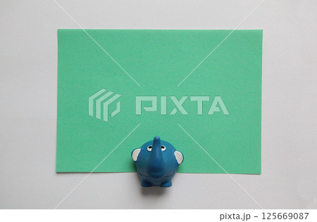 選んで楽しいカラフルなメモ伝言用紙 125669087