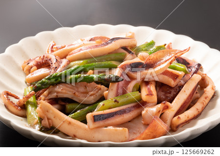 イカとアスパラガス バター醤油焼き イカとアスパラガス バター醤油焼き 125669262