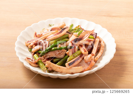イカとアスパラガス バター醤油焼き イカとアスパラガス バター醤油焼き 125669265