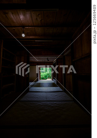 南国の光が差し込む伝統的な沖縄の住まい 石垣島 南国の光が差し込む伝統的な沖縄の住まい 石垣島 125669489