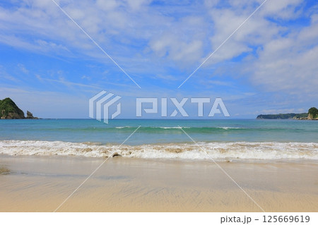 美しい砂浜と青い海 美しい砂浜と青い海 125669619