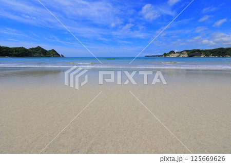 美しい砂浜と青い海 美しい砂浜と青い海 125669626