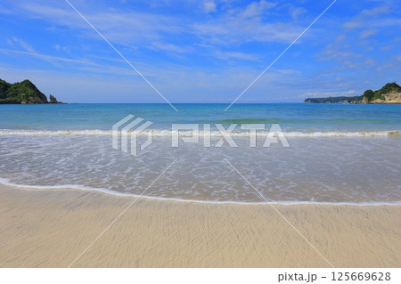 美しい砂浜と青い海 美しい砂浜と青い海 125669628