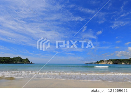 美しい砂浜と青い海 美しい砂浜と青い海 125669631
