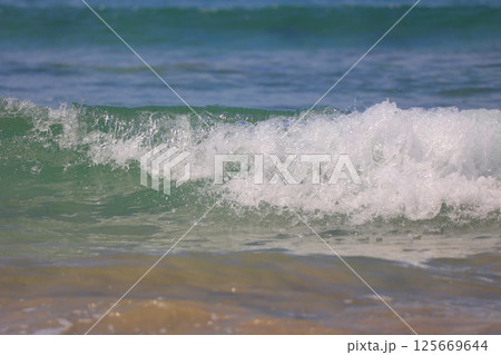 美しい砂浜と青い海 美しい砂浜と青い海 125669644