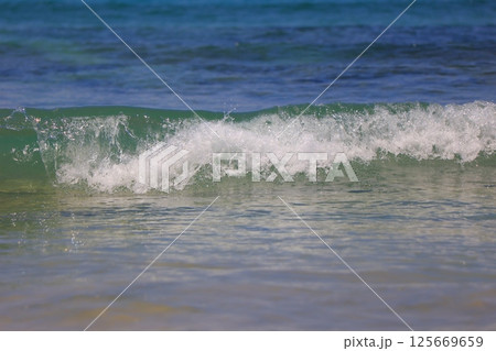美しい砂浜と青い海 美しい砂浜と青い海 125669659