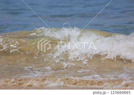 美しい砂浜と青い海 美しい砂浜と青い海 125669665