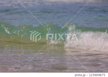 美しい砂浜と青い海 美しい砂浜と青い海 125669675