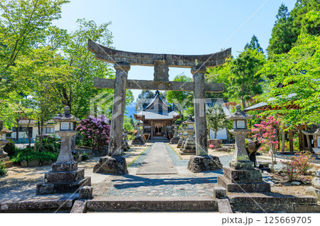初夏の嵐山瀧神社　大分県玖珠郡 125669705