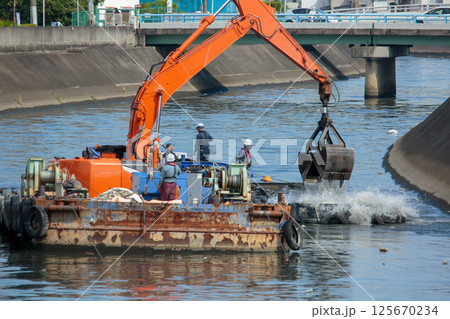 かわざらえ治水対策の土木工事 かわざらえ治水対策の土木工事 125670234