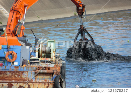 かわざらえ治水対策の土木工事 かわざらえ治水対策の土木工事 125670237