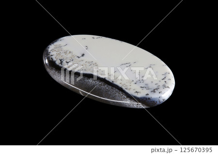 マーリナイト 雪景色の石 125670395