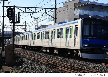 さいたま市岩槻区を走る東武アーバンパークラインの下り電車 さいたま市岩槻区を走る東武アーバンパークラインの下り電車 125671871