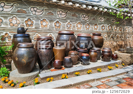 韓国の甕・キムチ甕　三清洞（サムチョンドン） 125672029