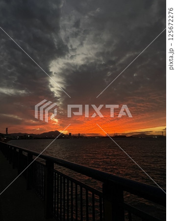 彦島の夕日 125672276