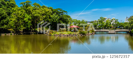 大村公園 新緑の桜田の堀 パノラマ【長崎県大村市】 大村公園 新緑の桜田の堀 パノラマ【長崎県大村市】 125672357