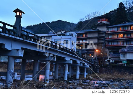 温泉街の明かり 温泉街の明かり 125672570