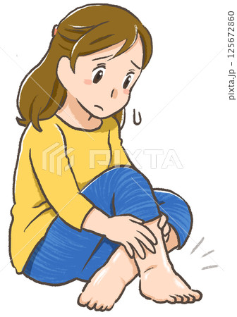 生理前後の悩み　手描きイラスト　むくみ 125672860