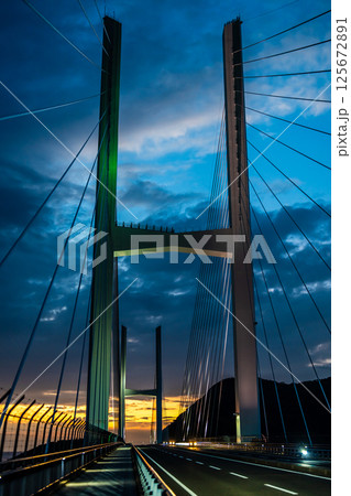女神大橋の日没後【長崎市】 女神大橋の日没後【長崎市】 125672891