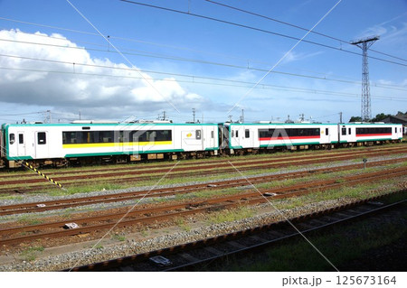 小牛田駅車両基地の風景　キハ110系 125673164