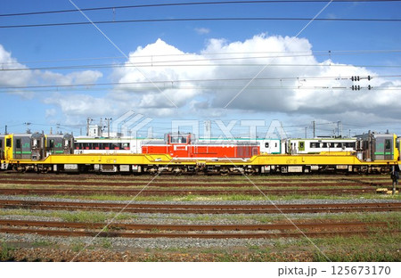 小牛田駅車両基地の風景　キヤE195系 125673170