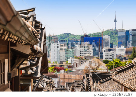 ソウル　三清洞から見るNソウルタワー（南山タワー） 125673187