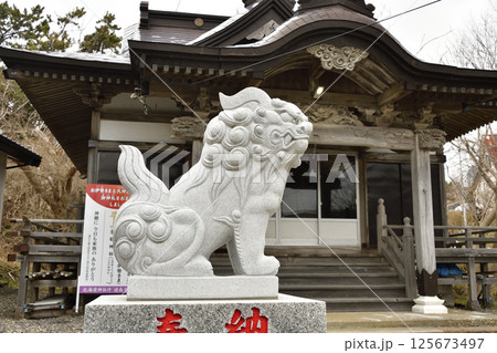 春の北海道函館市で銭亀八幡神社境内の風景を撮影 春の北海道函館市で銭亀八幡神社境内の風景を撮影 125673497