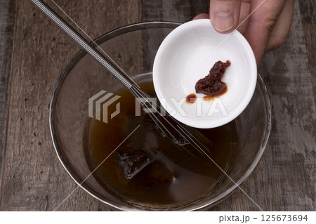 肉味噌を作る工程 肉味噌うどんを作る工程 肉味噌を作る工程 肉味噌うどんを作る工程 125673694