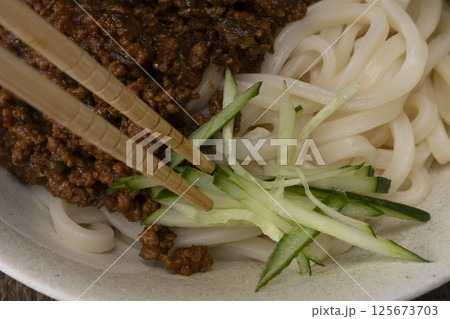 肉味噌を作る工程　肉味噌うどんを作る工程 125673703