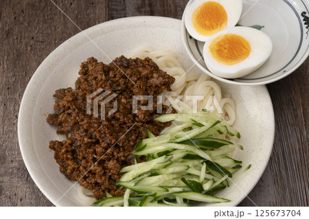 肉味噌を作る工程　肉味噌うどんを作る工程 125673704