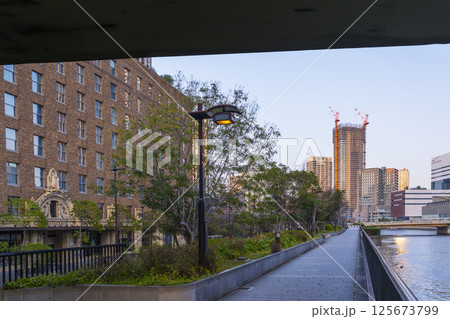 朝焼けに染まるダイビル本館 朝焼けに染まるダイビル本館 125673799