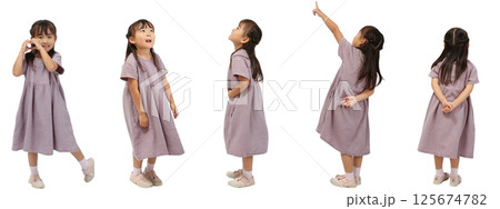全身で背景白のワンピース姿の女の子 125674782