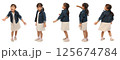 全身で背景白のはしゃぐ子供 125674784