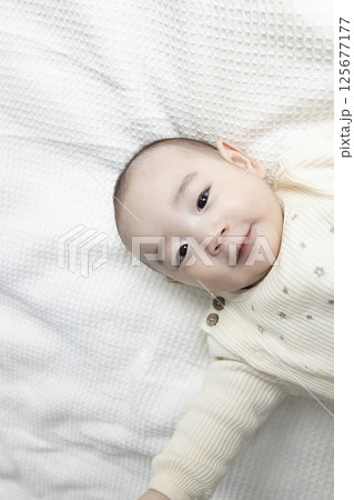 生後4ヶ月のかわいい赤ちゃん 生後4ヶ月のかわいい赤ちゃん 125677177