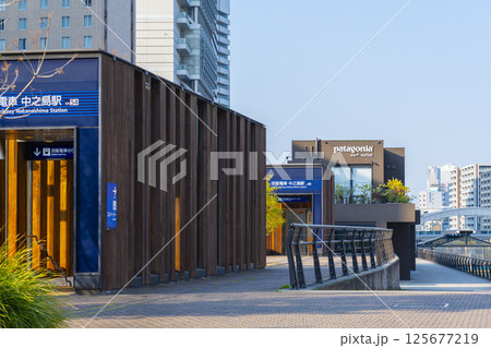 朝の中之島の風景 中之島駅と中之島バンクス 朝の中之島の風景 中之島駅と中之島バンクス 125677219