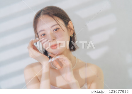 若い女性のビューティーイメージ　　 125677933