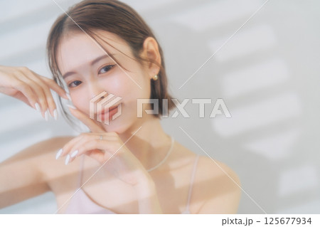 若い女性のビューティーイメージ 若い女性のビューティーイメージ 125677934
