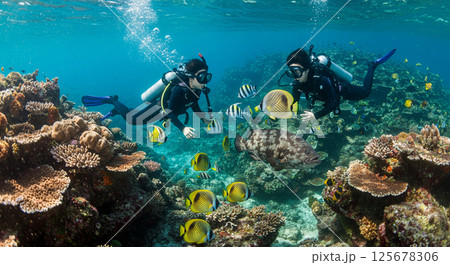 サンゴ礁と魚たちの楽園でダイビング サンゴ礁と魚たちの楽園でダイビング 125678306