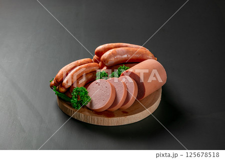ハム・ソーセージの盛り合わせ 125678518