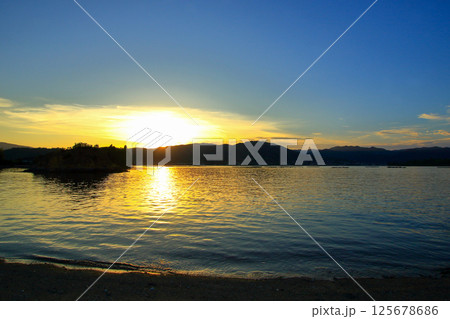 大芝島から望む瀬戸内の夕暮れ風景 大芝島から望む瀬戸内の夕暮れ風景 125678686