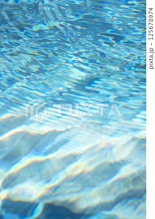 キラキラ水面　夏色のイメージ 125678974