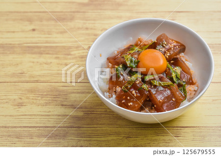 ハマチのユッケ丼 125679555