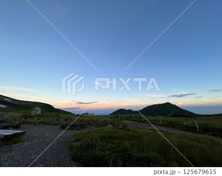 夕暮れの立山室堂 夕暮れの立山室堂 125679615