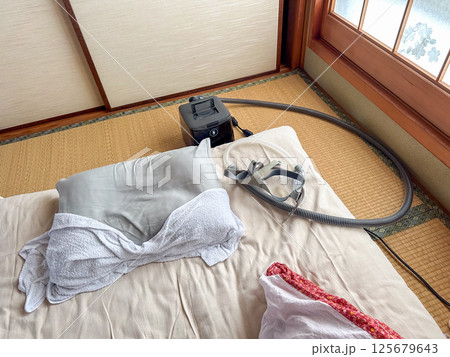 布団とCPAP。実家の和室にて 布団とCPAP。実家の和室にて 125679643