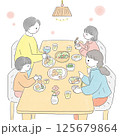 食卓でご飯を食べる家族 125679864